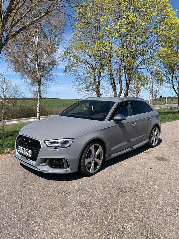 Grau Gebraucht 2018 Audi RS3 Ambiente Kleinwagen | 36.899 € (Fairer Preis) - Bild 1/4