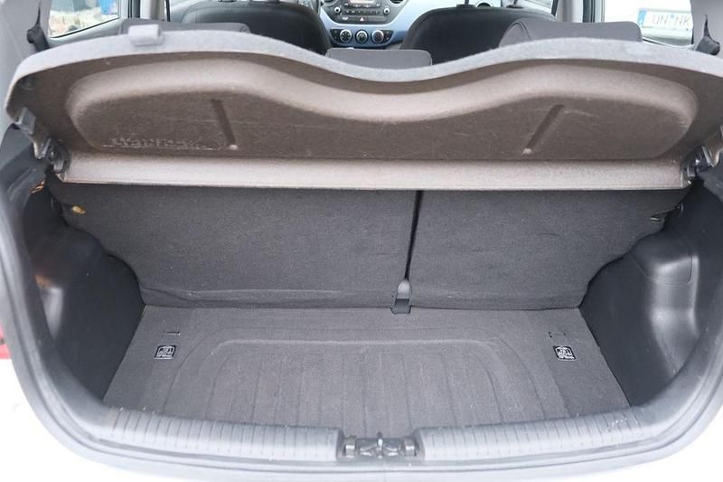 Gebraucht Hyundai i10 YES! Silver 87 PS (63 kW) 2015 Silber Kleinwagen