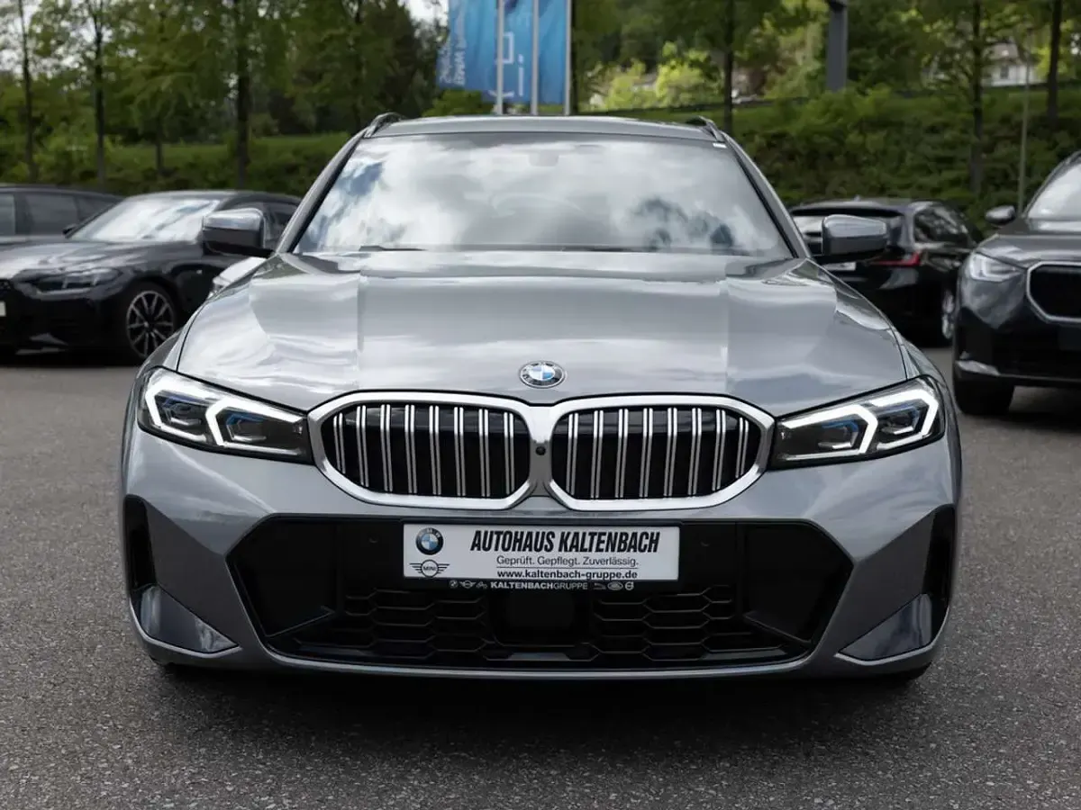 Gebraucht BMW 320 M Sport 190 PS (139 kW) 2024 Grau Kombi