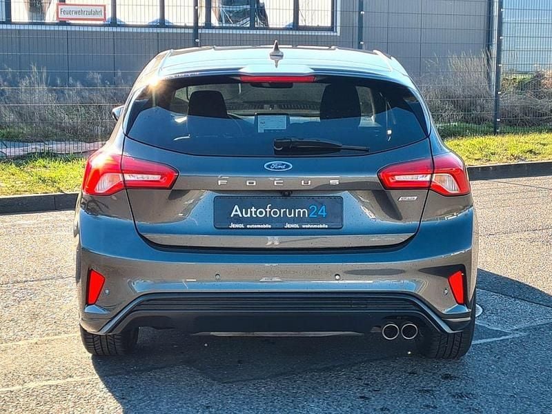 Gebraucht Ford Focus ST-Line X 155 PS (114 kW) 2020 Grau Limousine