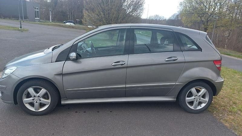 Gebraucht Mercedes B200 140 PS (102 kW) 2006 Grau Van / Kleinbus