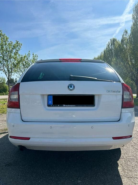 Second-hand Skoda Octavia Elegance 105 CP (77 kW) 2013 Alb Break