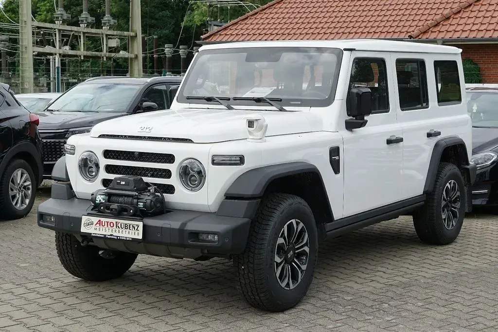 Neu BAW 212 166 PS (122 kW) 2026 Schwarz SUV