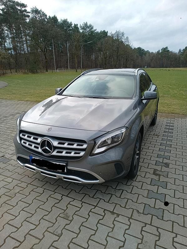 Gebraucht Mercedes GLA180 122 PS (89 kW) 2017 Andere farben SUV