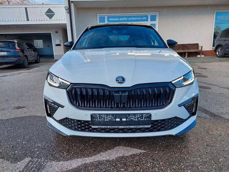 Neu Skoda Scala Monte Carlo 150 PS (110 kW) 2025 Moonweißmetallic Kleinwagen