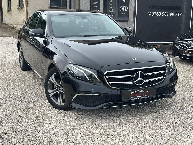 Schwarz Gebraucht 2019 Mercedes E220 Limousine | 17.500 € (Superpreis) - Bild 1/4