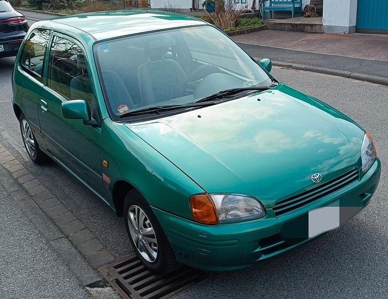 Gebraucht Toyota Starlet 75 PS (55 kW) 1999 Grün Kleinwagen