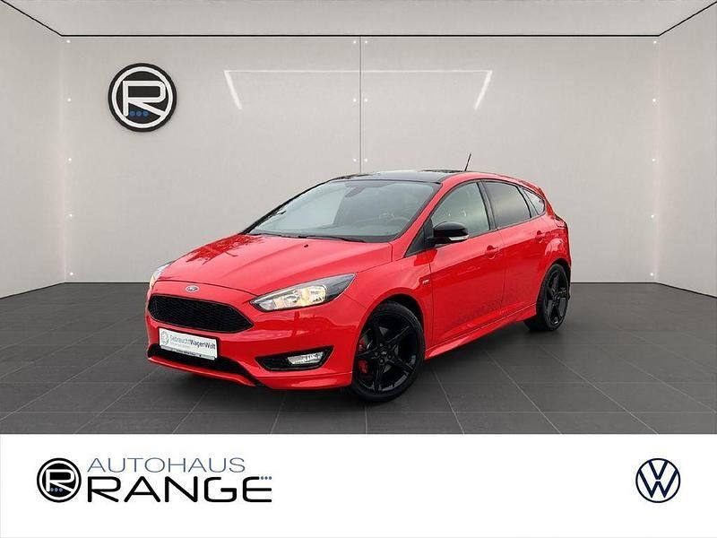 Rot Gebraucht 2017 Ford Focus ST-Line Limousine | 15.480 € (Teuer) - Bild 1/4