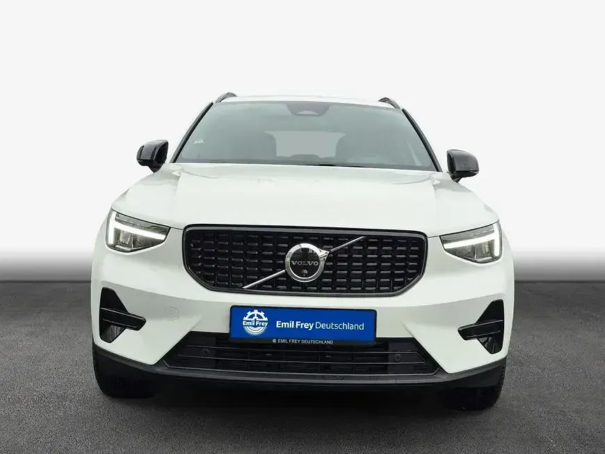 Neu Volvo XC40 Plus 163 PS (119 kW) 2026 Crystal weißperleffekt SUV