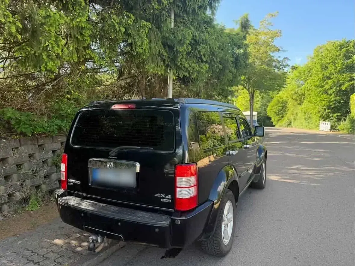 Käytetty Dodge Nitro SXT 177 HP (130 kW) 2007 Musta Katumaasturi