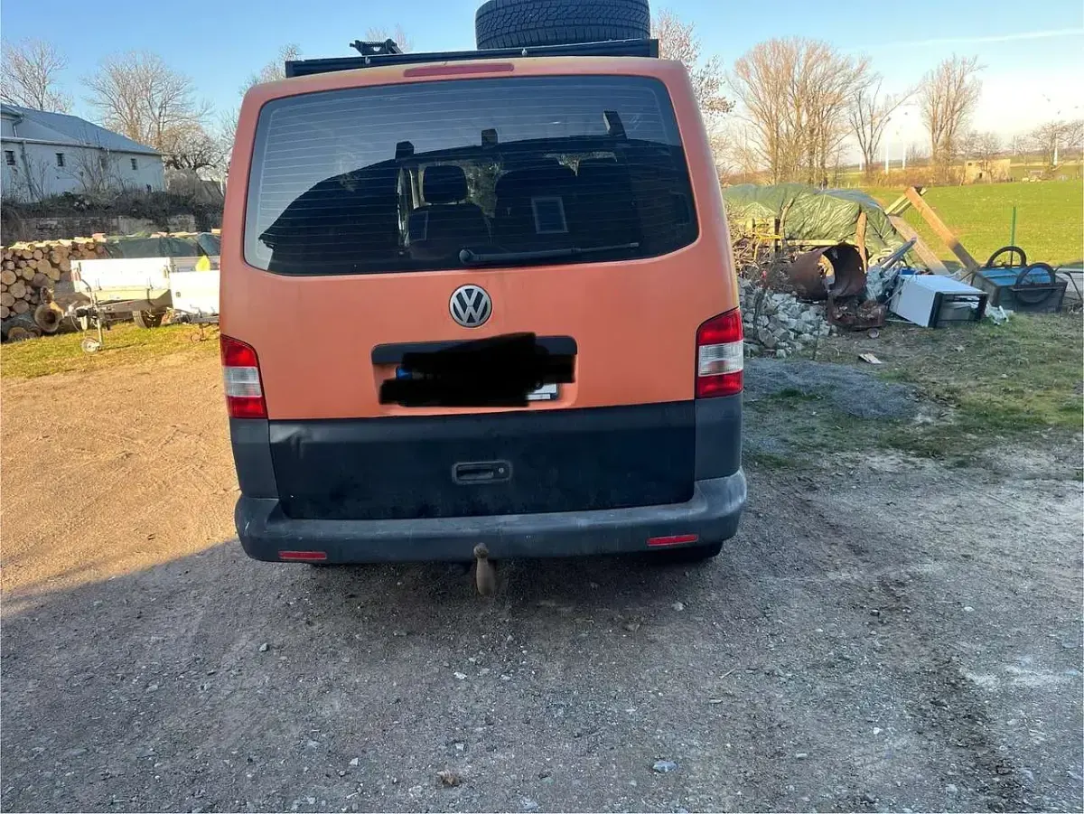 Gebraucht VW Caravelle Trendline 131 PS (96 kW) 2008 Orange Van