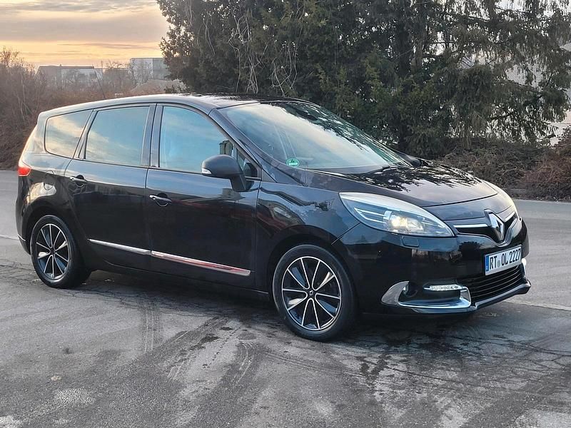Schwarz Gebraucht 2012 Renault Grand Scénic III Bose Edition Van / Kleinbus | 7.399 € - Bild 1/4