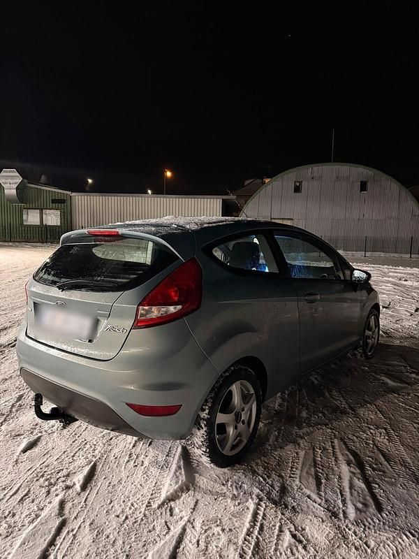 Gebraucht Ford Fiesta 90 PS (66 kW) 2009 Blau Kleinwagen