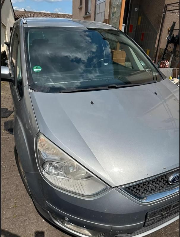 Grau Gebraucht 2008 Ford Galaxy Van / Kleinbus | 2.000 € - Bild 1/4