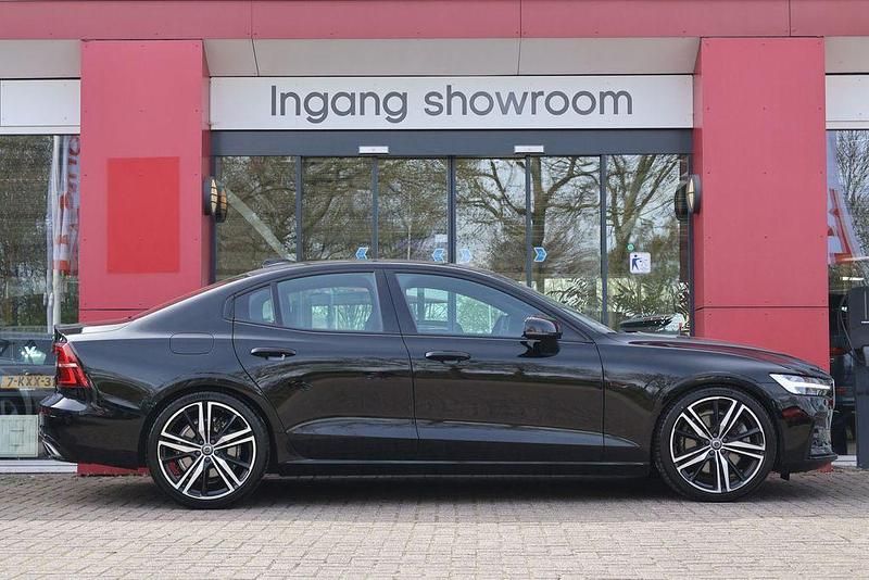Second-hand Volvo S60 252 CP (185 kW) 2019 Negru Berlinǎ