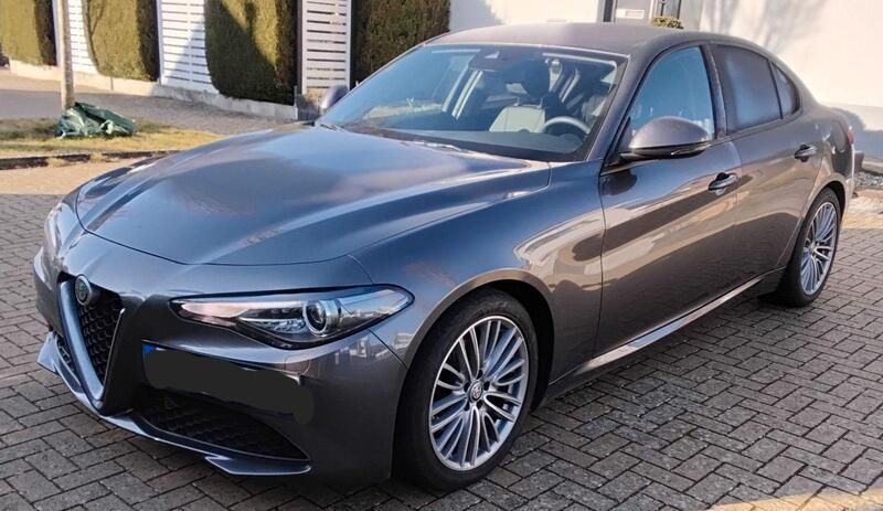 Grau Gebraucht 2019 Alfa Romeo Giulia Lusso Limousine | 23.500 € (Guter Preis) - Bild 1/4