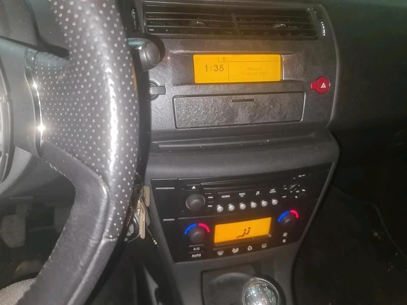 Andere farben Gebraucht 2005 Citroën C4 Limousine | 3.000 € (Fairer Preis) - Bild 1/4