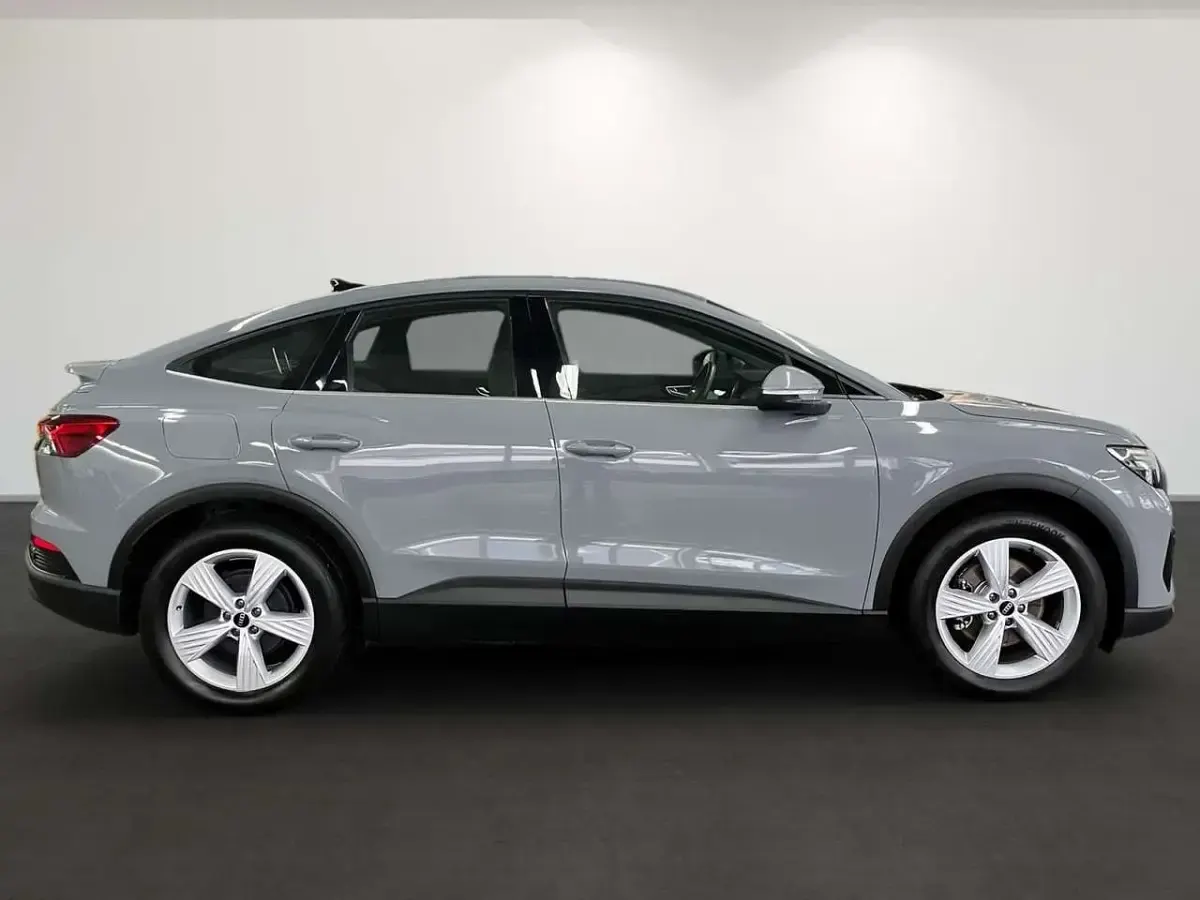 Gebraucht Audi Q4 e-tron 125 kW (170 PS) 2023 Kieselgrau SUV