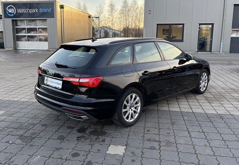 Gebraucht Audi A4 Basis 204 PS (150 kW) 2023 Schwarz Kombi