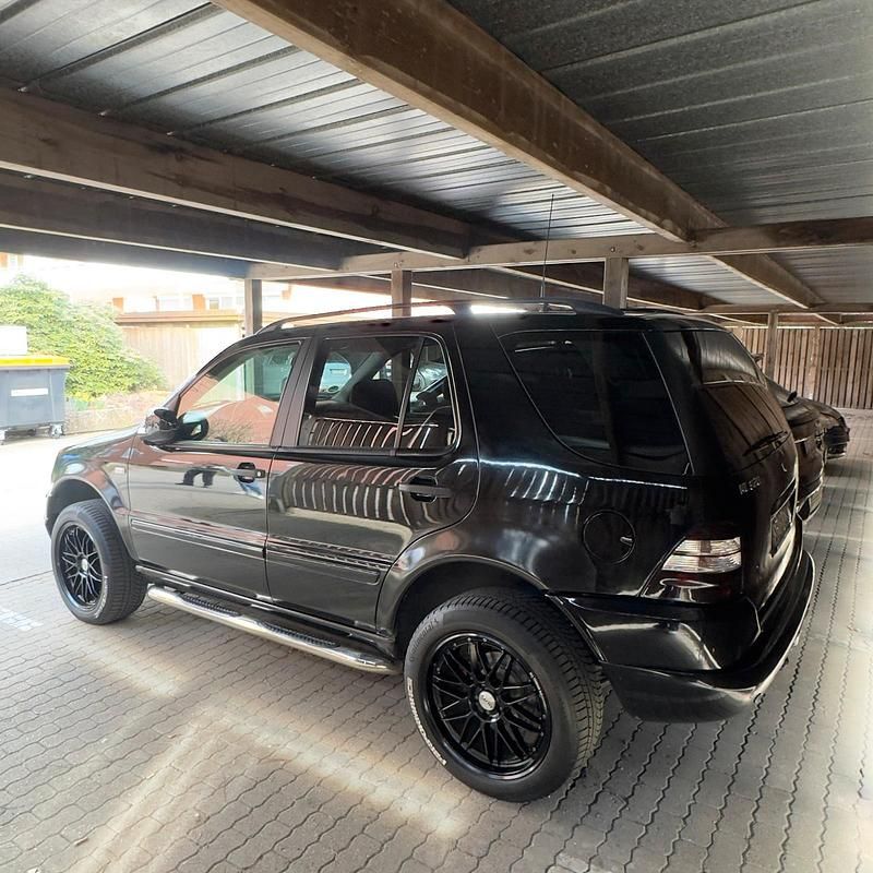 Gebraucht Mercedes ML320 218 PS (160 kW) 2001 Schwarz SUV