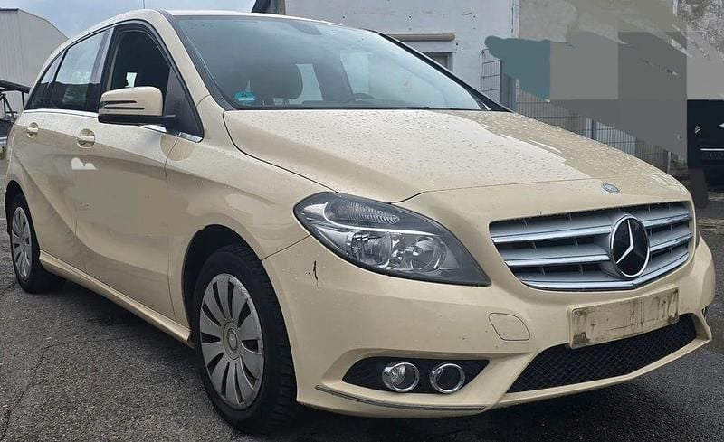 Gelb Gebraucht 2014 Mercedes B180 Van / Kleinbus | 2.300 € (Superpreis) - Bild 1/4