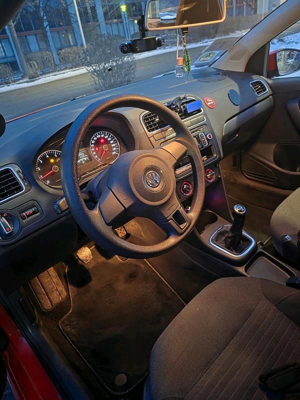 Second-hand VW Polo 60 CP (44 kW) 2010 Roșu Hatchback