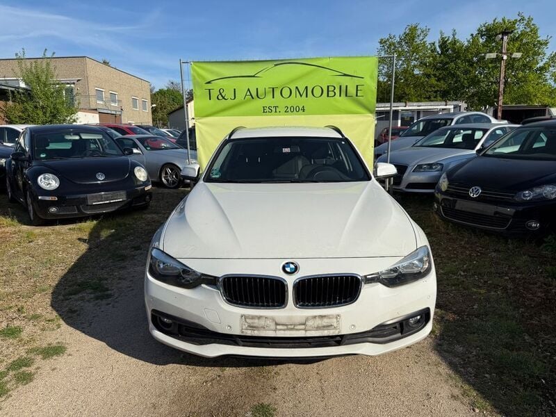 Weiß Gebraucht 2016 BMW 318 Advantage Limousine | 8.499 € - Bild 1/4