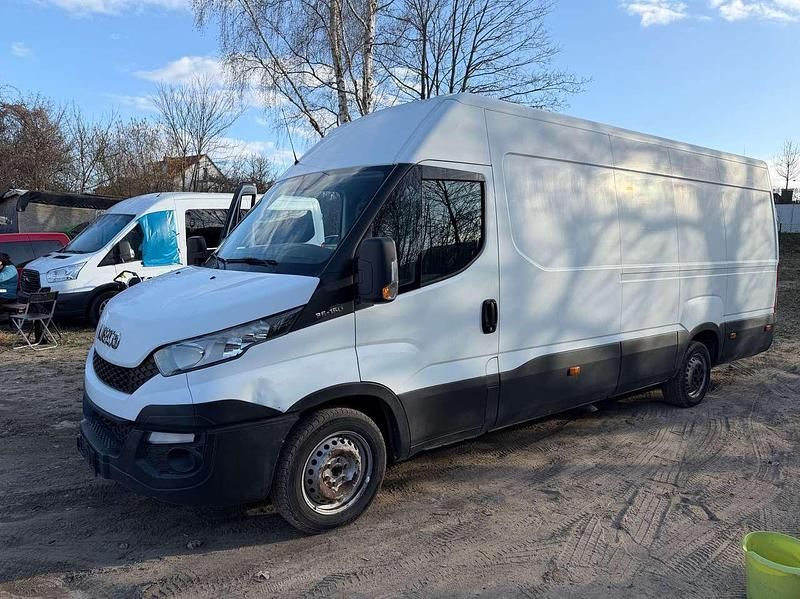 Second-hand Iveco Daily 145 CP (106 kW) 2016 Alb Monovolum