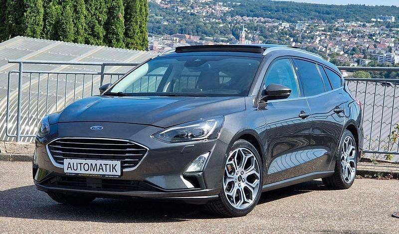 Grau Gebraucht 2018 Ford Focus Titanium Kombi | 15.299 € (Fairer Preis) - Bild 1/4