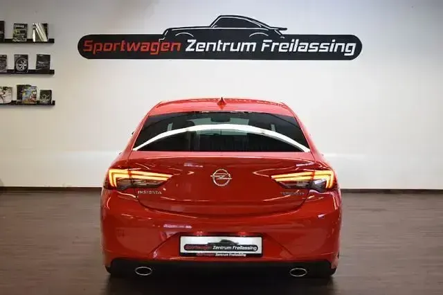 Second-hand Opel Insignia Dynamic 260 CP (191 kW) 2017 Roșu Berlinǎ