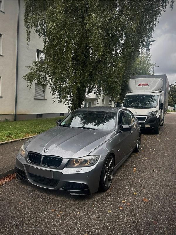 Grau Gebraucht 2010 BMW 325 Limousine | 9.000 € (Fairer Preis) - Bild 1/3