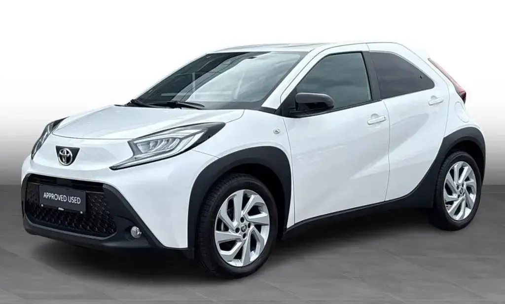 Gebraucht Toyota Aygo X Active 72 PS (52 kW) 2024 Schneeweiß 040 SUV