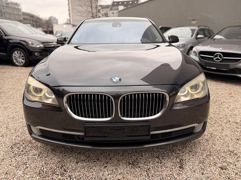 Gebraucht BMW 730 Sport Line 245 PS (180 kW) 2009 Grau Limousine
