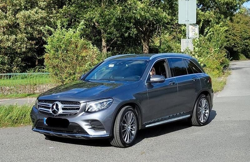 Grau Gebraucht 2018 Mercedes GLC220 AMG line SUV | 29.000 € (Teuer) - Bild 1/4