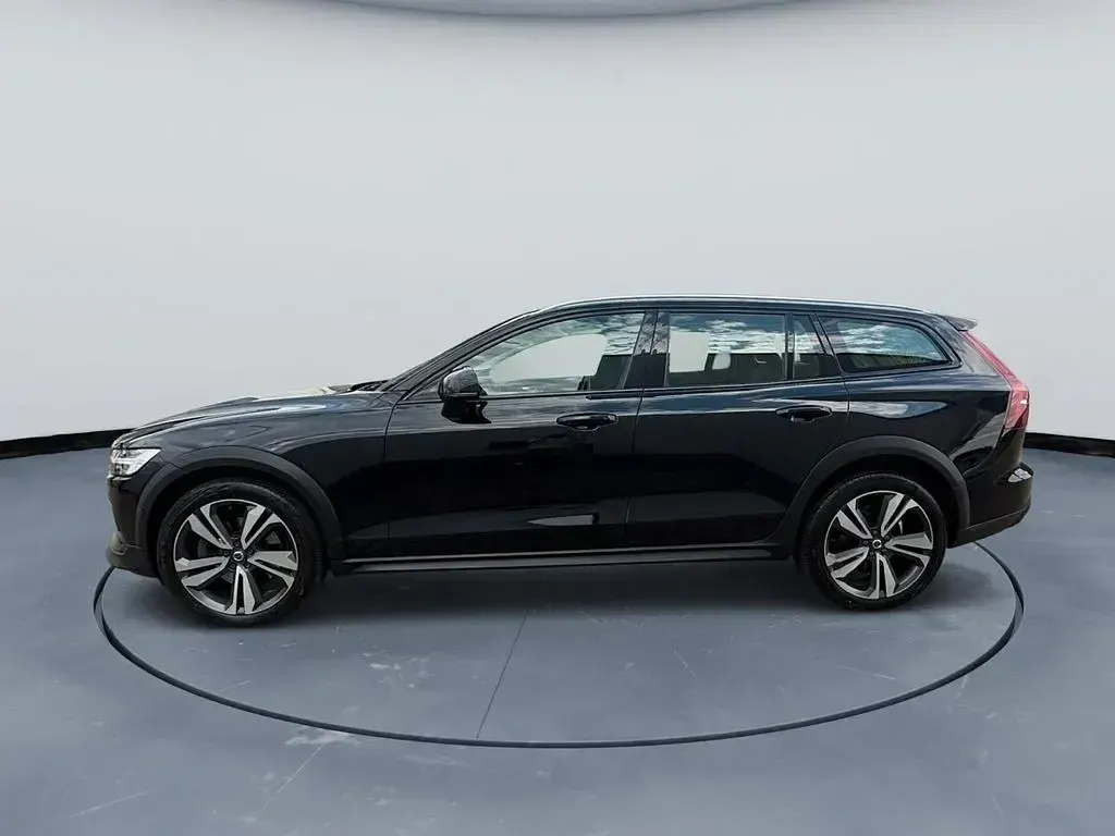Gebraucht Volvo V60 CC Pro 197 PS (144 kW) 2021 Schwarz Kombi