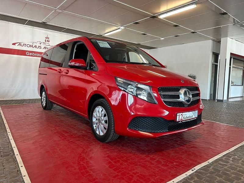 Rot Gebraucht 2020 Mercedes V220 Van / Kleinbus | 35.490 € (Superpreis) - Bild 1/4