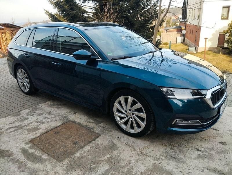 Gebraucht Skoda Octavia First Edition 150 PS (110 kW) 2020 Blau Kombi