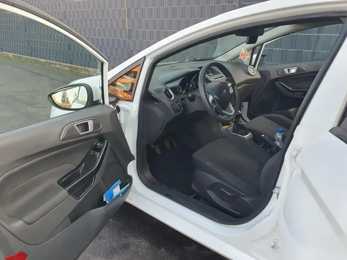 Gebraucht Ford Fiesta 90 PS (66 kW) 2013 Weiß Kombi