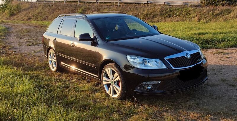 Schwarz Gebraucht 2012 Skoda Octavia RS Kombi | 6.100 € (Guter Preis) - Bild 1/4