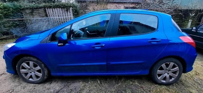Gebraucht Peugeot 308 120 PS (88 kW) 2008 Blau Kleinwagen