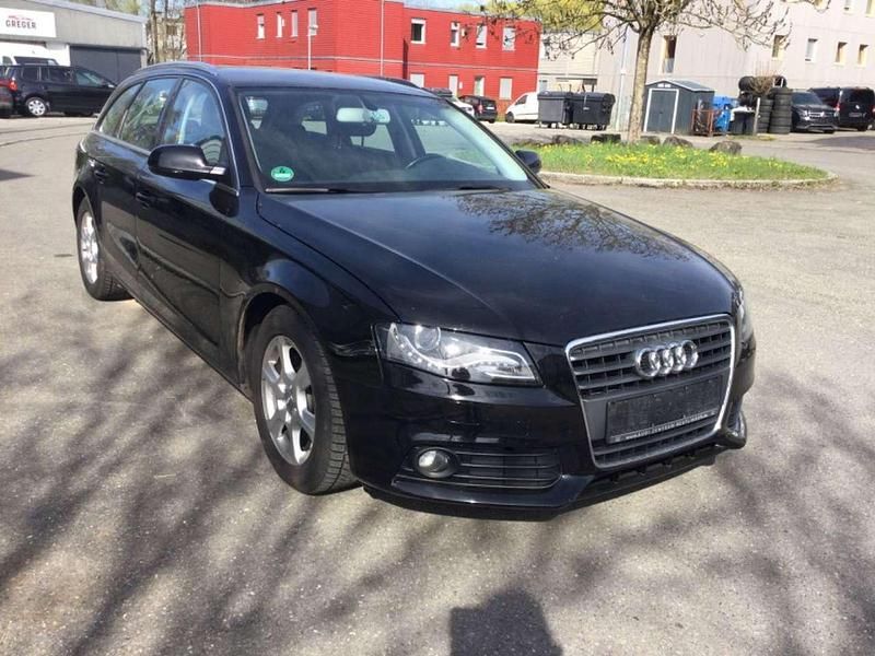 Gebraucht Audi A4 Attraction 143 PS (105 kW) 2011 Brillantschwarz Kombi