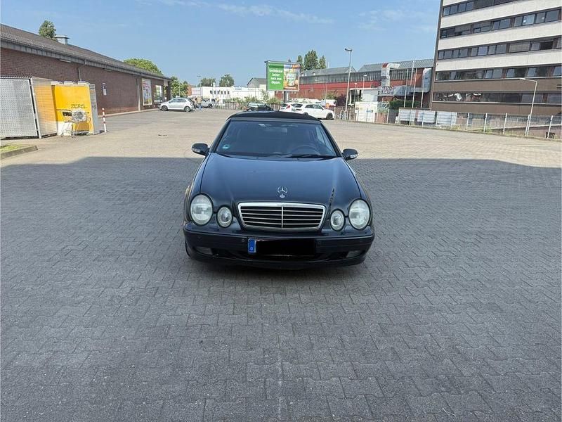 Blau Gebraucht 2001 Mercedes CLK320 Avantgarde Cabrio | 3.750 € (Superpreis) - Bild 1/4