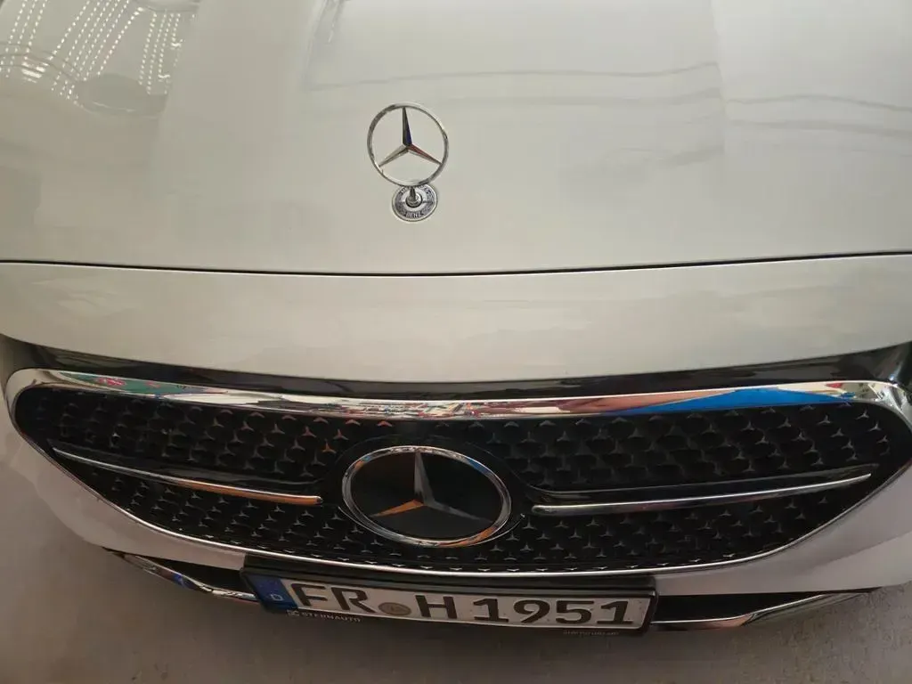 Gebraucht Mercedes E220 197 PS (144 kW) 2023 Weiß Limousine