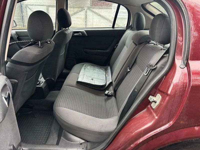 Rot Gebraucht 2004 Opel Astra Limousine | 2.456 € (Fairer Preis) - Bild 1/4