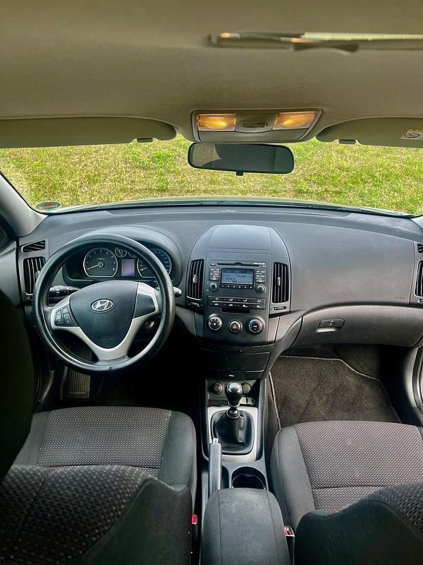 Gebraucht Hyundai i30 109 PS (80 kW) 2010 Grau Kleinwagen