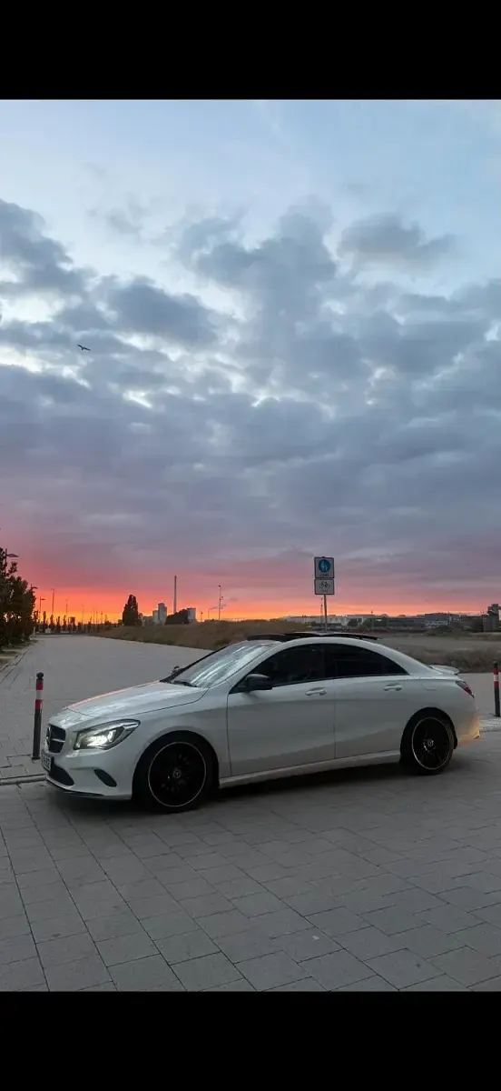 Gebraucht Mercedes CLA180 Night 122 PS (89 kW) 2017 Weiß Coupé