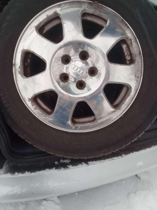 Silber Gebraucht 2002 Audi A3 Attraction Limousine | 1.000 € (Superpreis) - Bild 1/4