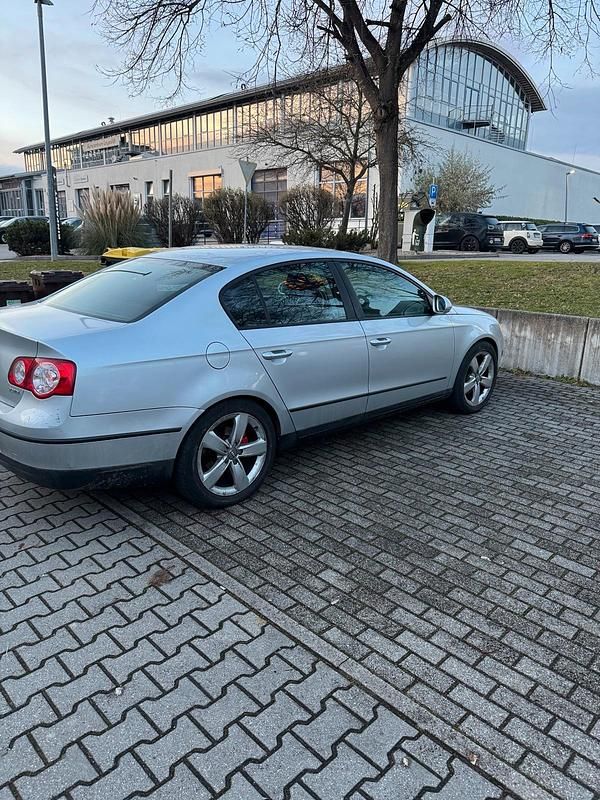 Silber Gebraucht 2005 VW Passat Limousine | 2.850 € (Teuer) - Bild 1/4