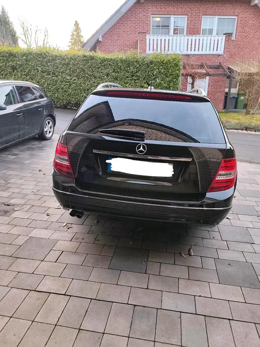 Gebraucht Mercedes C180 156 PS (114 kW) 2012 Schwarz Kombi