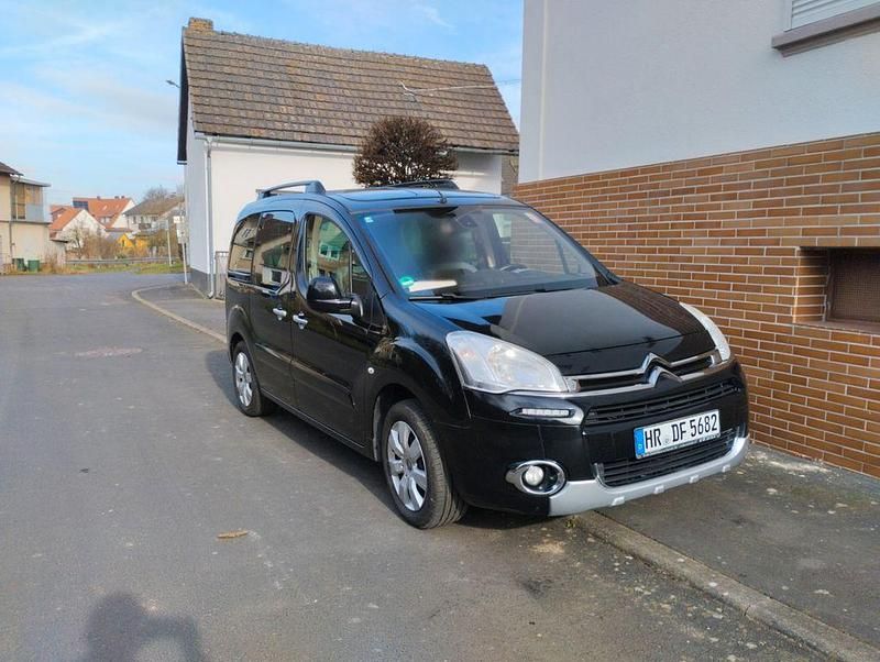Schwarz Gebraucht 2014 Citroën Berlingo Exclusive Van / Kleinbus | 6.999 € (Guter Preis) - Bild 1/4